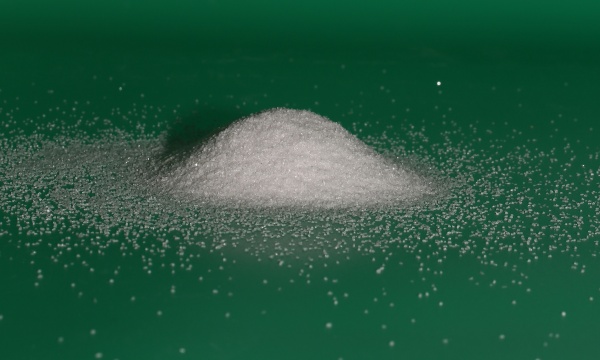 白剛玉砂的物理特性與加工優(yōu)勢(shì)